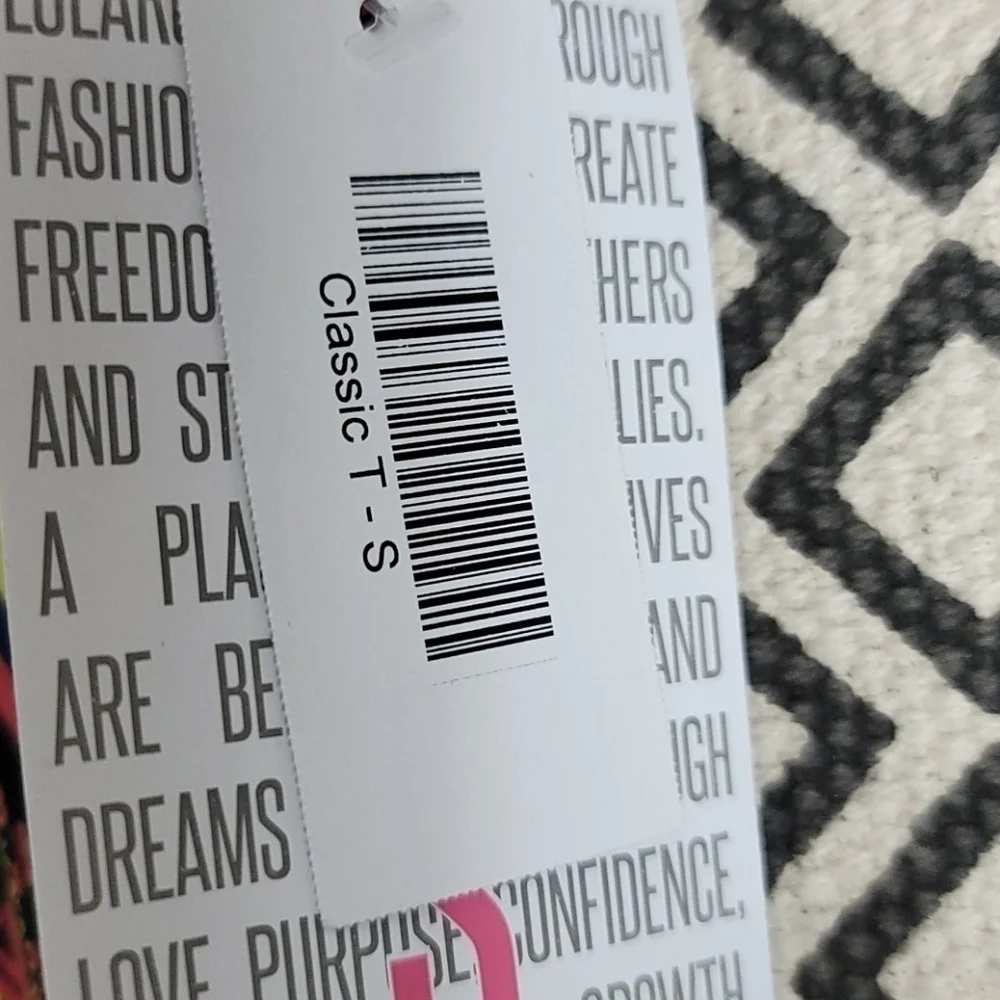 NWT LuLa Roe Classic Tee S - Picture 3 of 5